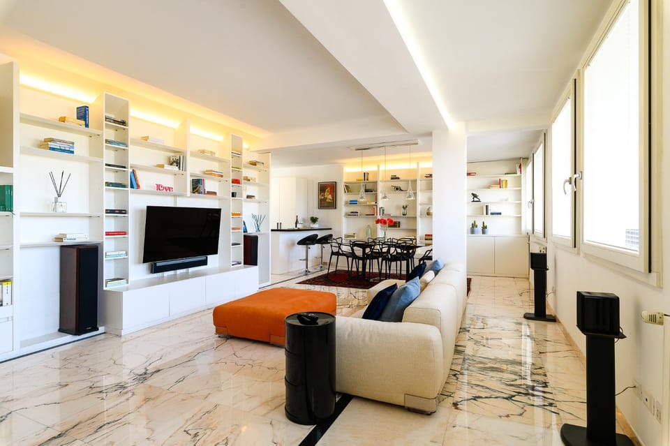 TV and multimedia, Living room, Seating area, Evening entertainment