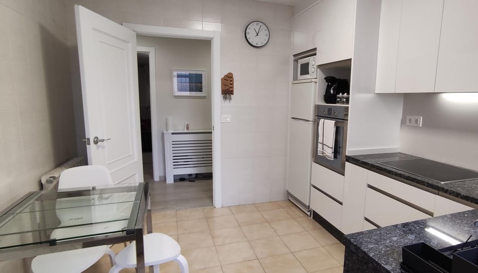 Kitchen or kitchenette, minibar, pet friendly, stove