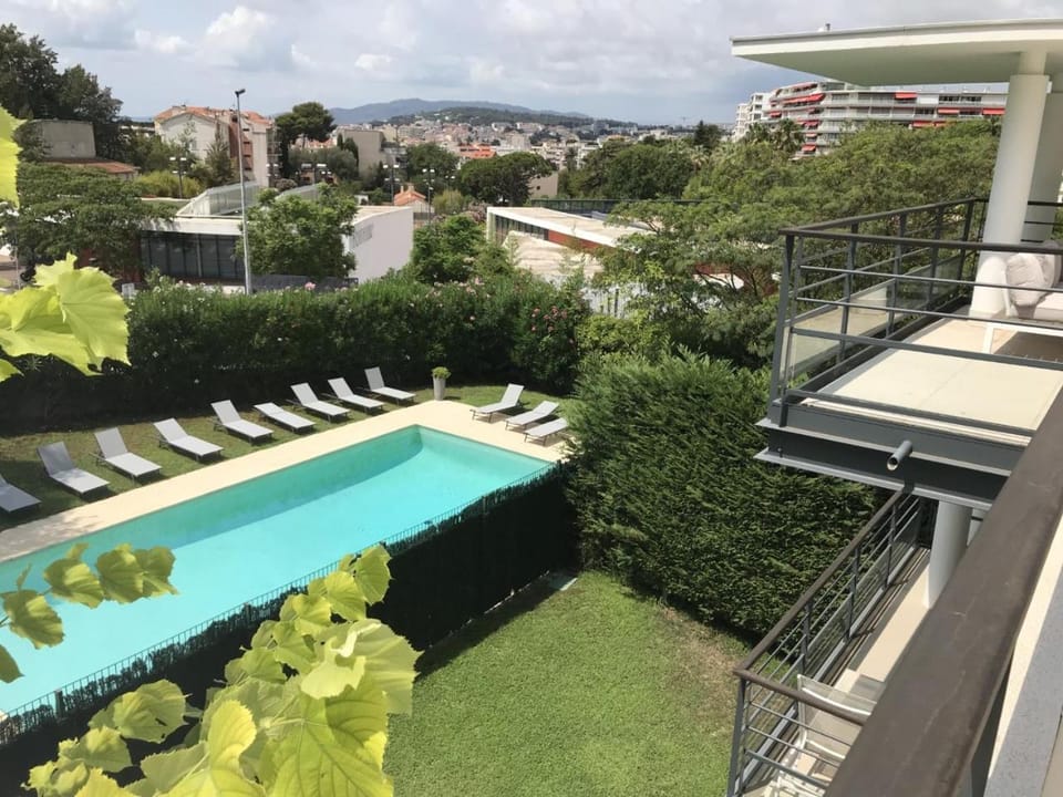 Garden, Balcony/Terrace, Text overlay, Garden view, Pool view, Swimming pool, Swimming pool, sunbed
