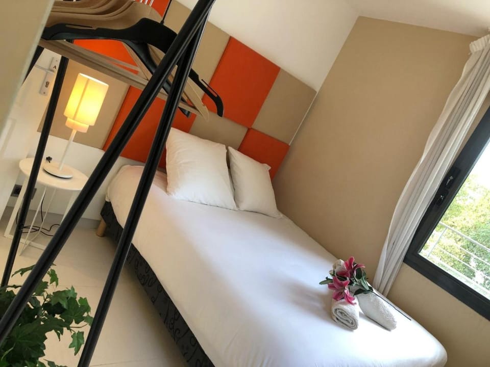 Appartement montfleury, 2 terrasses, 2 chambres , 2 sdb , pkg privé piscine, 15 min walk to Croisette beach and Palais des festivals Apartment in Cannes