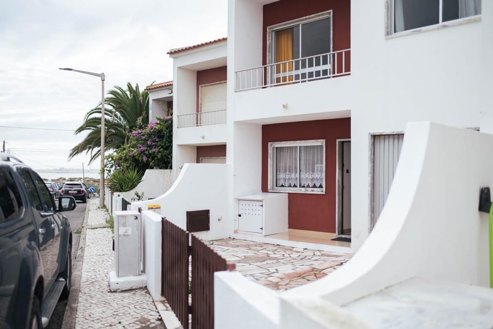 Baleal Surf Emotions Hostel in Peniche