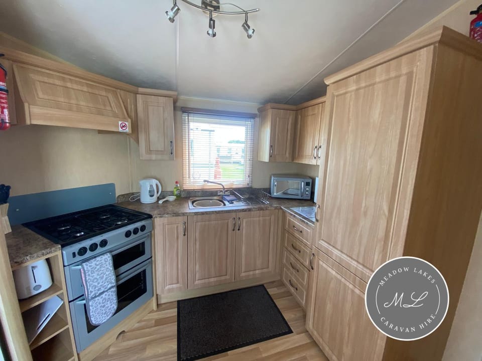 Coral Beach - Row 73 Van 2, central heating, WiFi, bed linen - Meadow Lakes Caravan & Lodge Hire Apartment in Ingoldmells