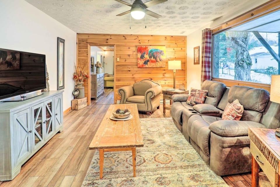 Mountain Retreat < 4 Mi to Downtown Boone! Apartment in Brushy Fork