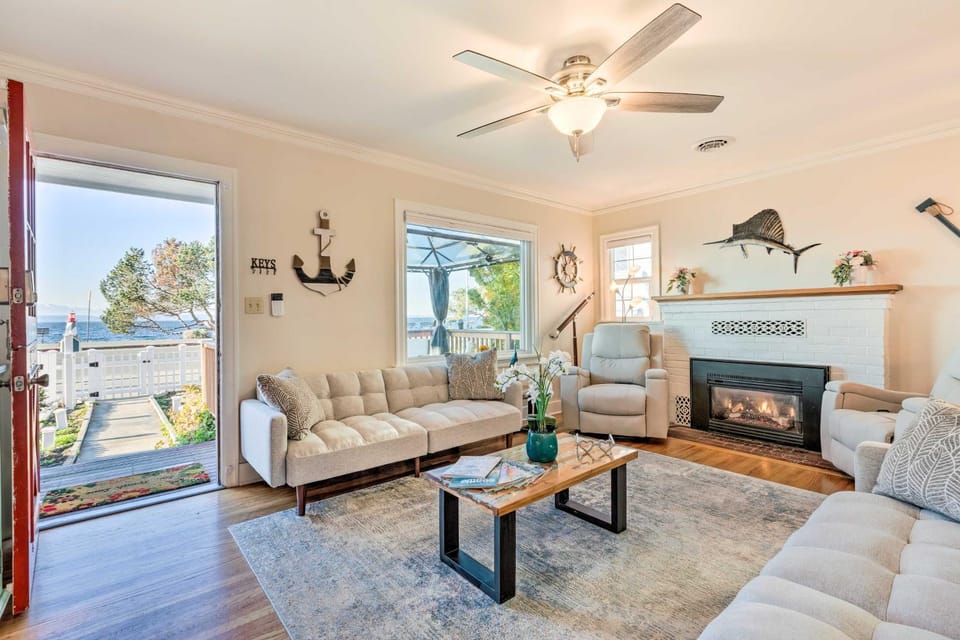 Stunning Seattle Home on Alki Beach with Sound View! House in Seattle