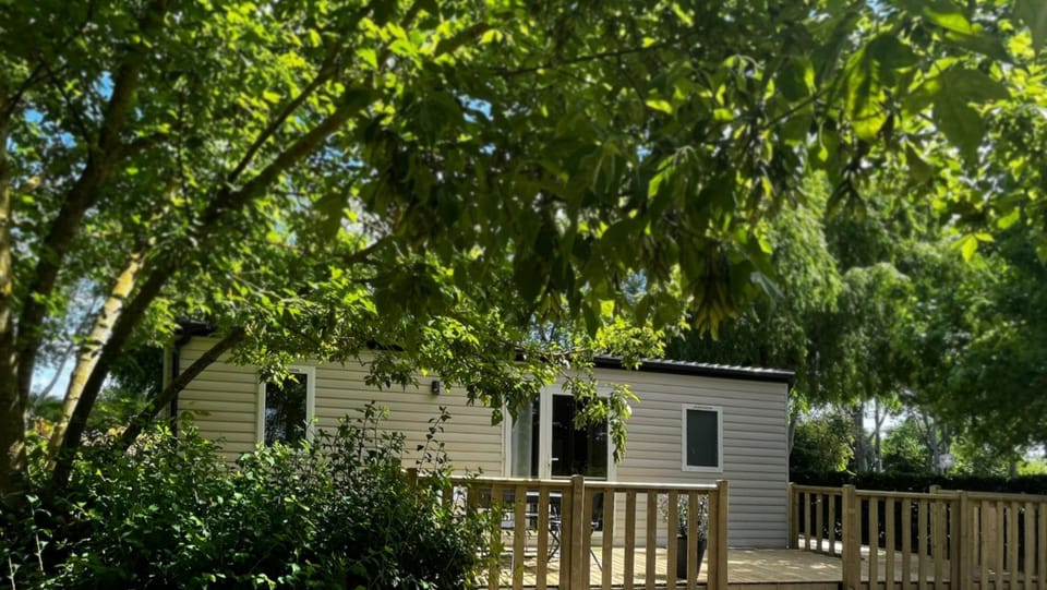 Camping Canal de Berry Campground/ 
RV Resort in Centre-Val de Loire