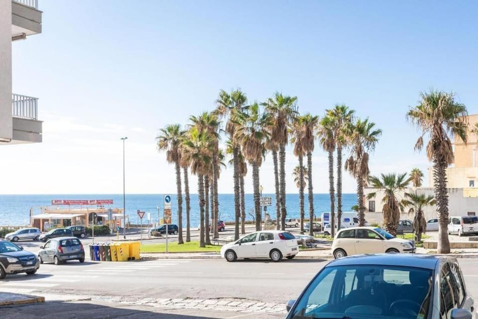 Neighbourhood, Sea view, Street view