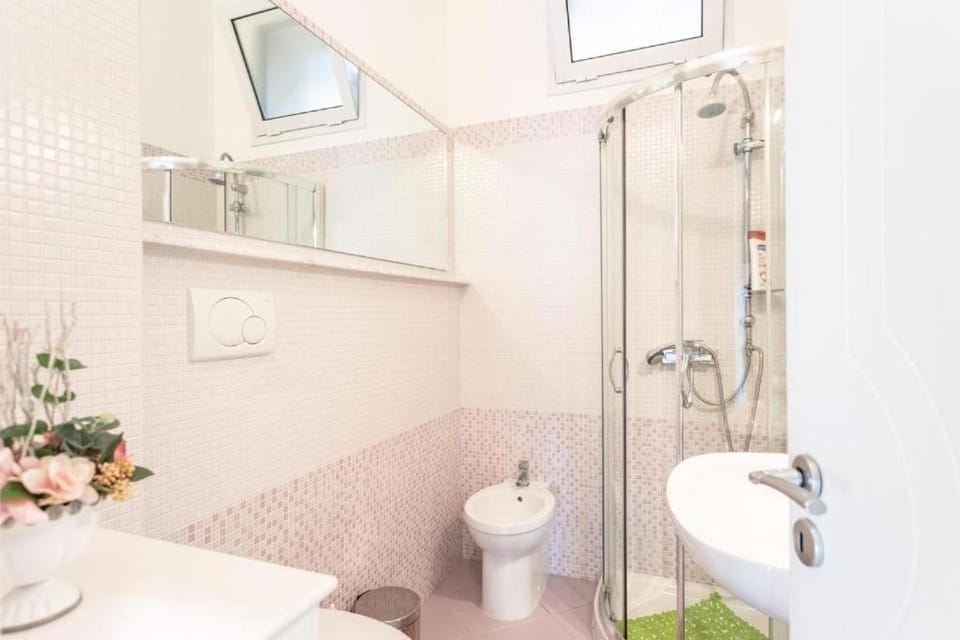 Shower, Bathroom, bidet