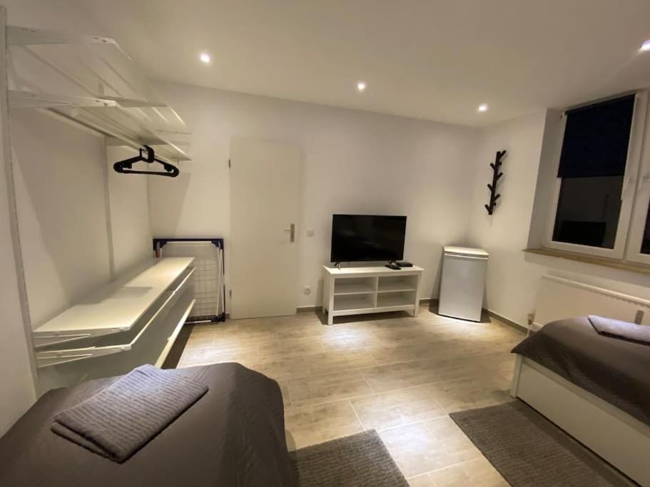 Bed, TV and multimedia, Photo of the whole room, Evening entertainment, Bedroom
