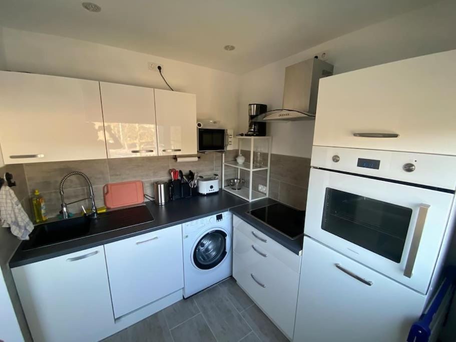 Kitchen or kitchenette, Kitchen or kitchenette, dishwasher, minibar, pet friendly, stove, toaster, washing machine