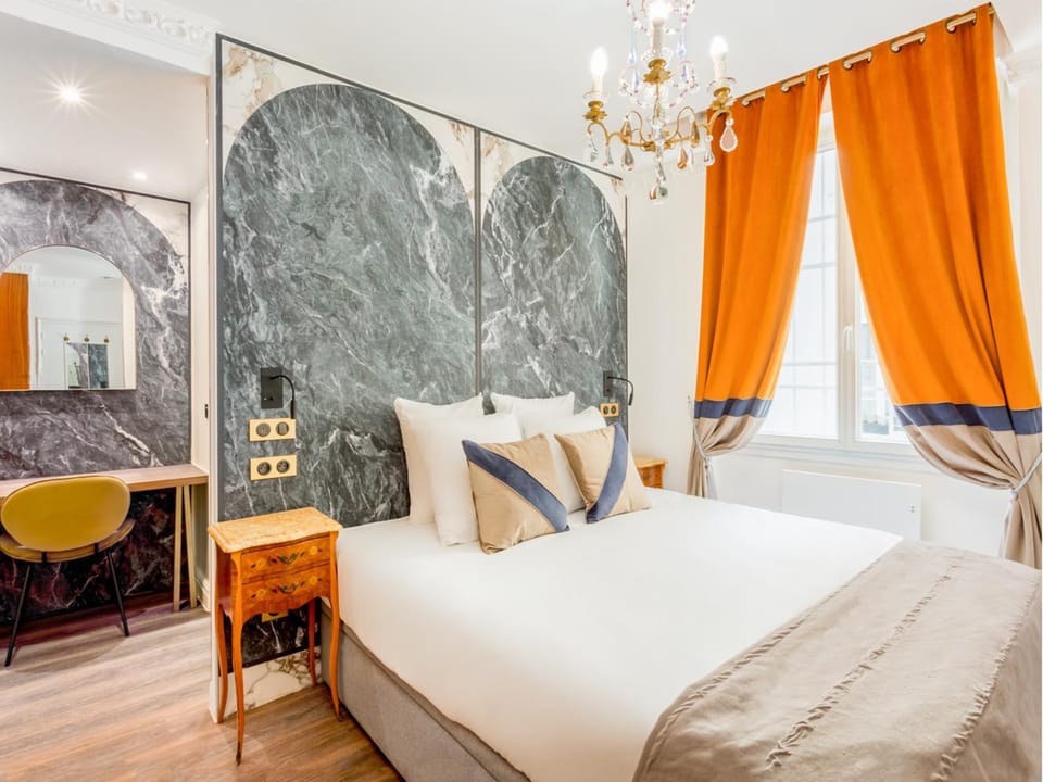 Bed, Seating area, Bedroom