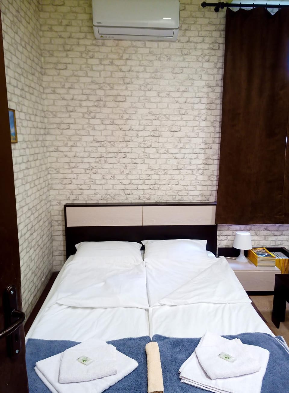 Bed, Bedroom, towels, air conditioner