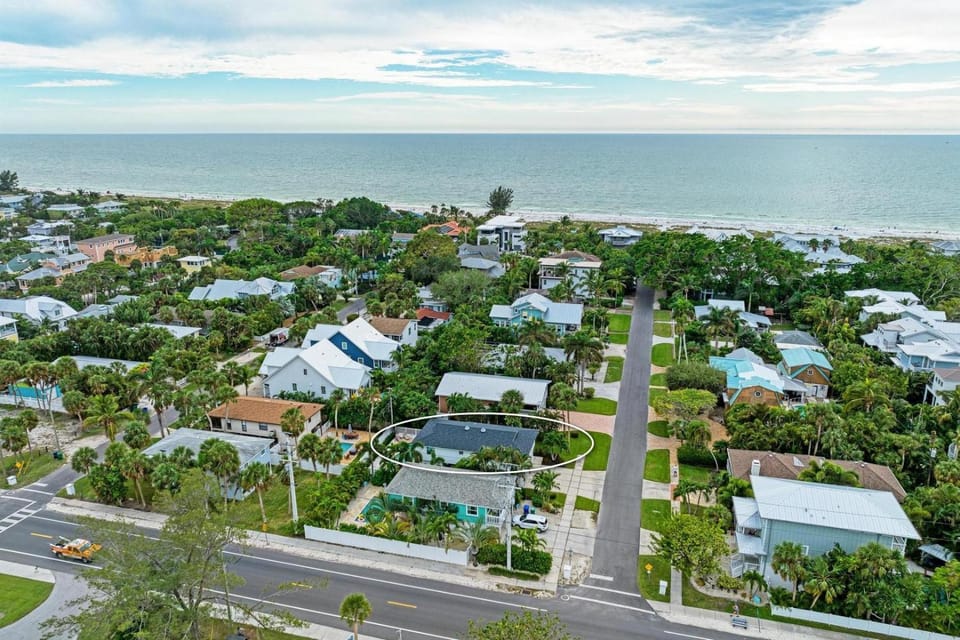 Island Breeze - 119 Beach Ave House in Holmes Beach