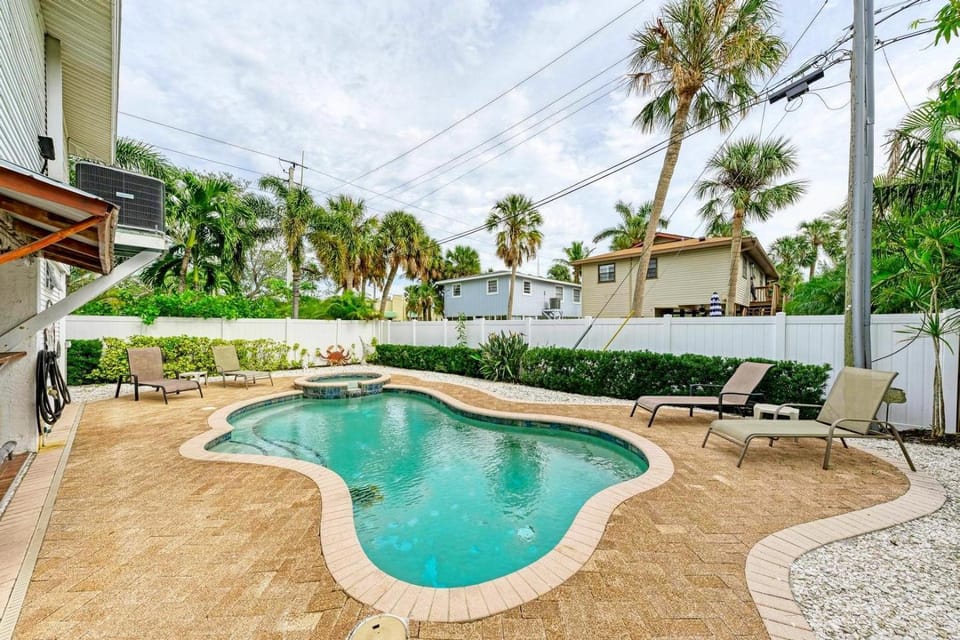 Island Breeze - 119 Beach Ave House in Holmes Beach