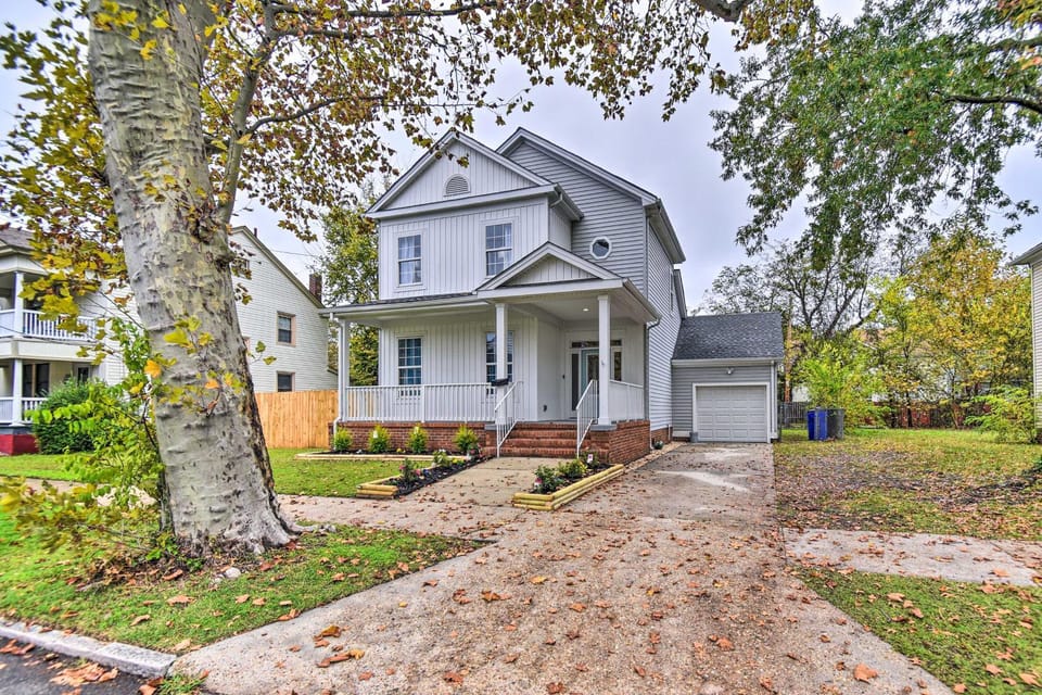 Bright Norfolk Home w/ Deck < 3 Mi to Town! House in Portsmouth
