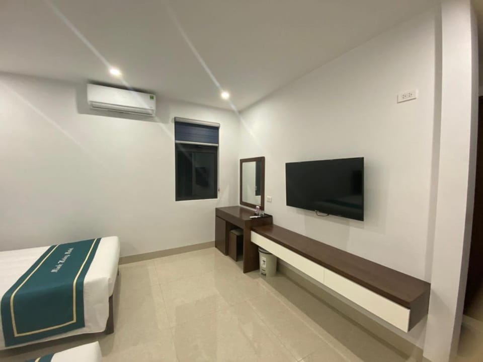 Bed, Activities, Bedroom, air conditioner