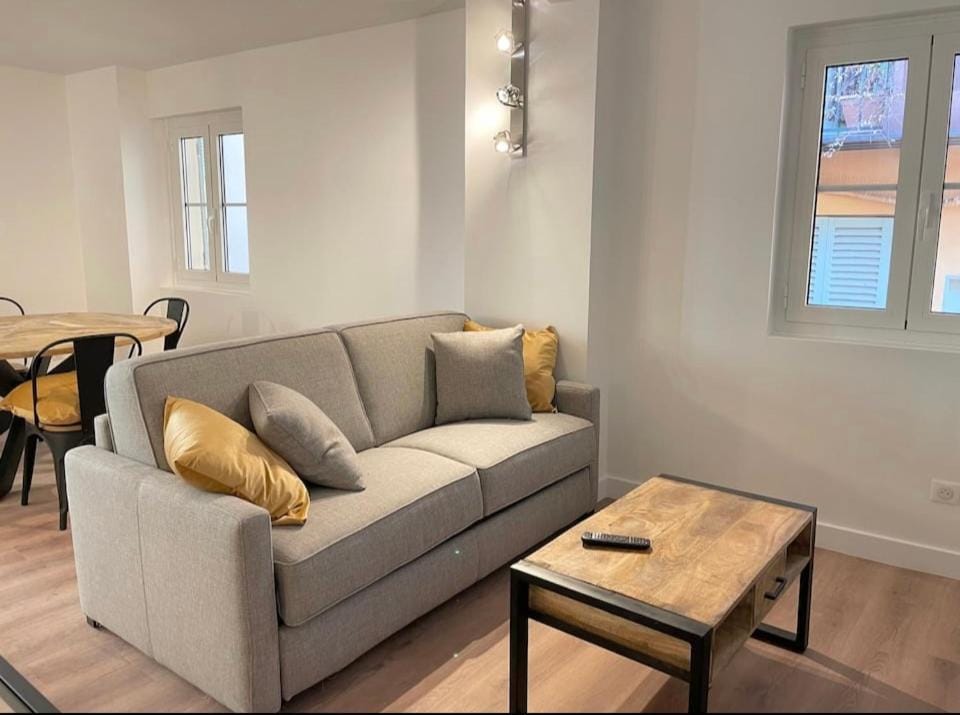 Homelivia,Industriel cosy Apartment in Nice