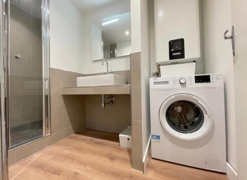 Bathroom, washing machine