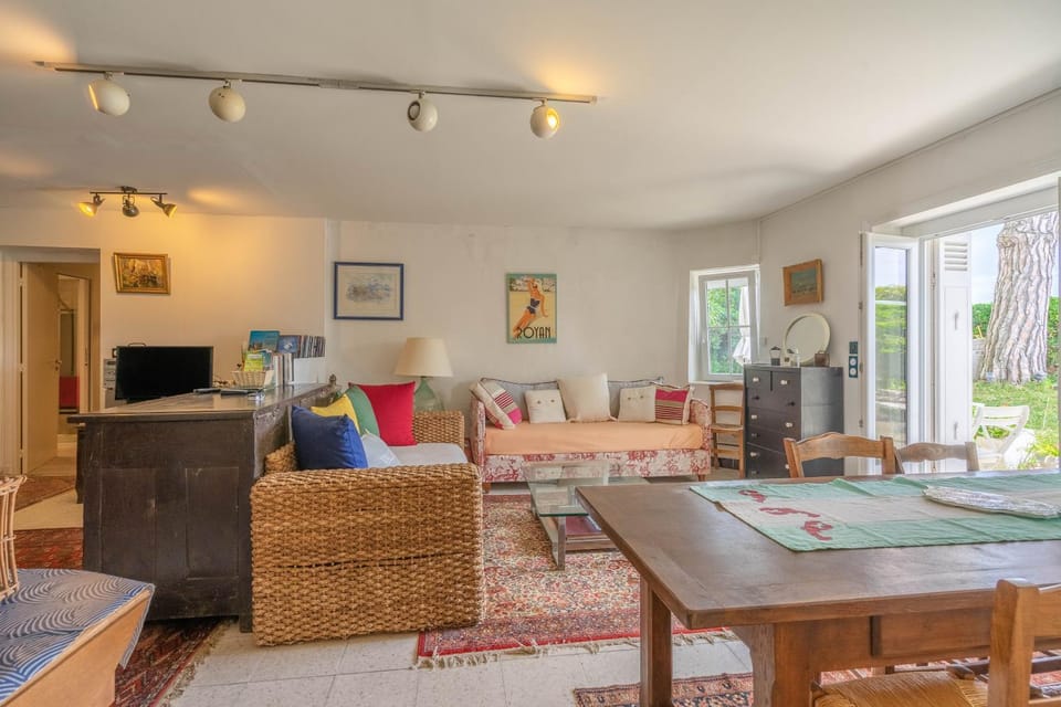 Property building, Living room