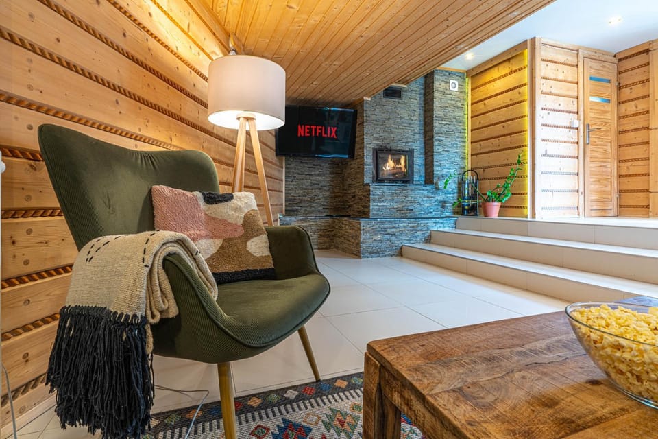 TV and multimedia, Living room, fireplace