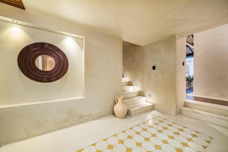 Provenza 6 Bedroom House by HOUSY HOST Villa in Medellin