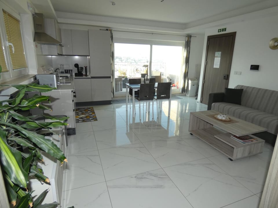 Kitchen or kitchenette, Living room, Dining area