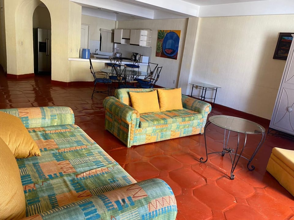 Communal lounge/ TV room, TV and multimedia, Kitchen or kitchenette, Living room, Seating area