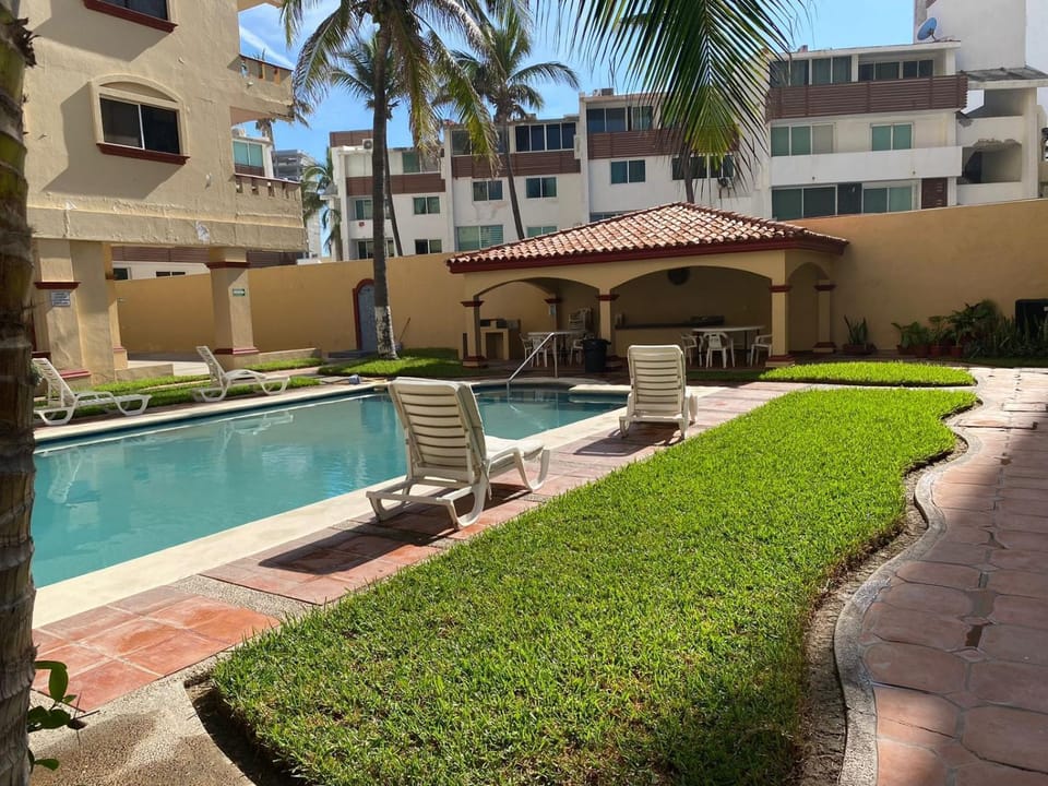 Property building, Garden, Garden, Garden view, Swimming pool