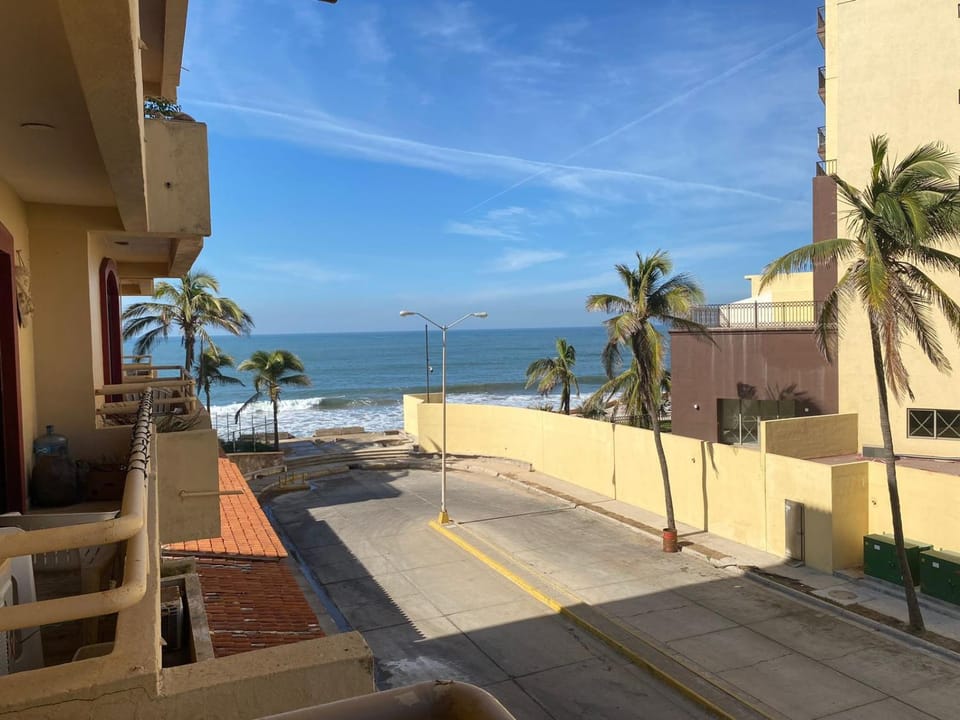 Property building, Natural landscape, Balcony/Terrace, Sea view