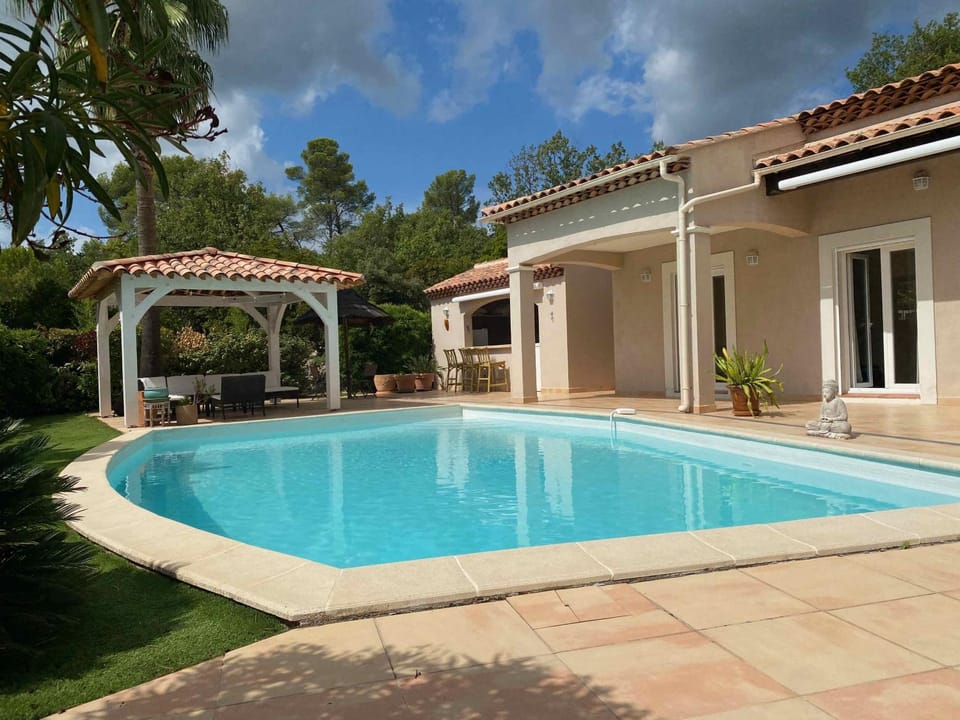 Property building, Day, Pool view, Swimming pool, sunbed