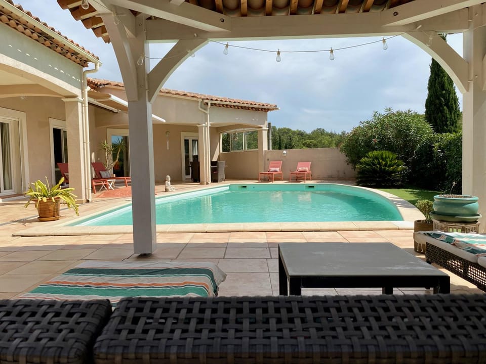 Property building, Patio, Day, Pool view, Swimming pool, sunbed