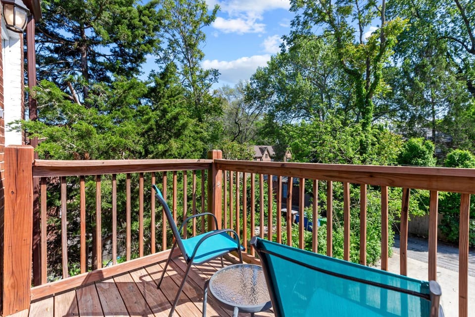 5BR Family Home Near Missouri Botanical Garden | Parking in Back | Shaw STL House in Saint Louis