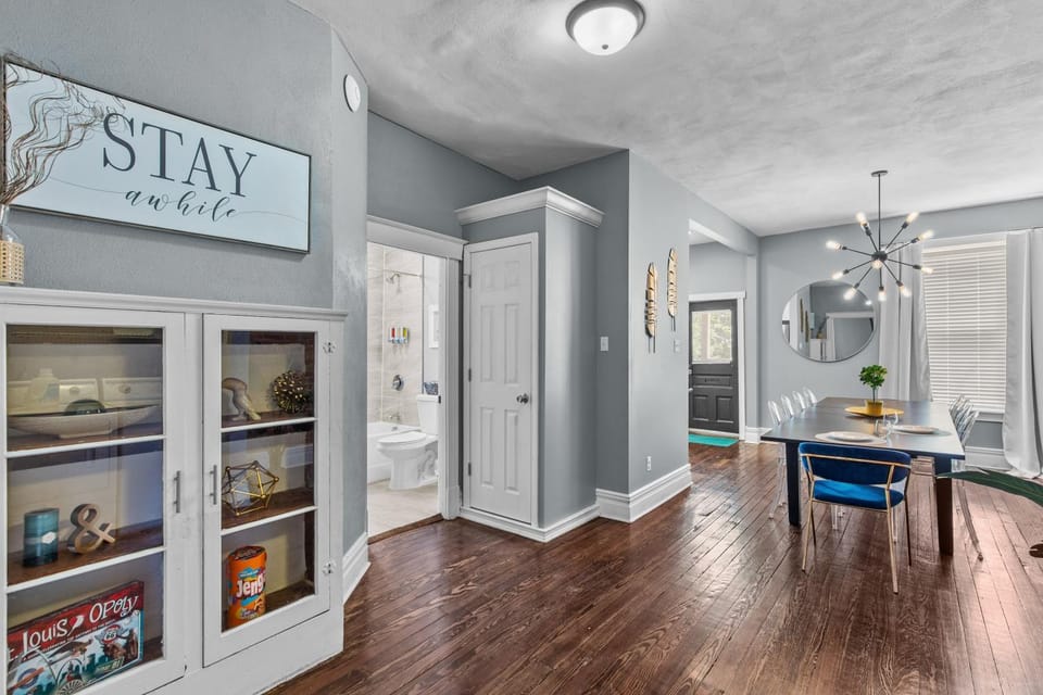 5BR Family Home Near Missouri Botanical Garden | Parking in Back | Shaw STL House in Saint Louis