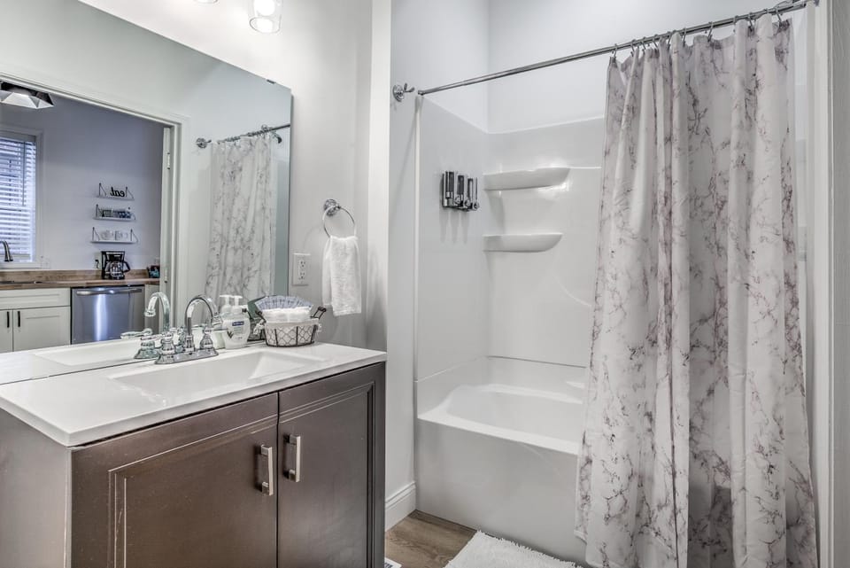 Walkable Studio in Central West End | Near Barnes Jewish | St. Louis MO Apartment in Saint Louis