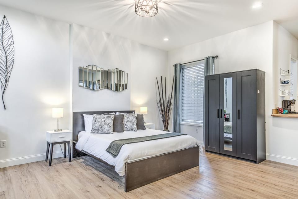 Walkable Studio in Central West End | Near Barnes Jewish | St. Louis MO Apartment in Saint Louis