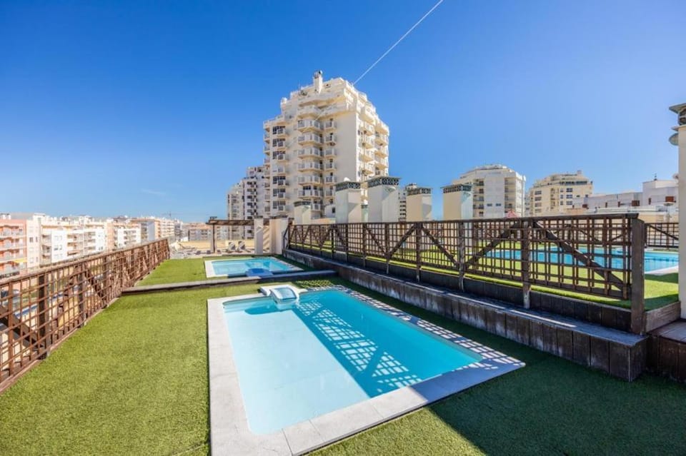 OCEANterracePool, beach 2m walk Apartment in Faro District