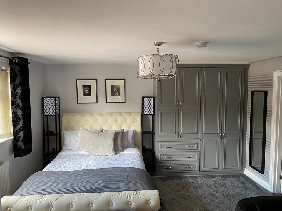 Bed, Photo of the whole room, Bedroom, wardrobe