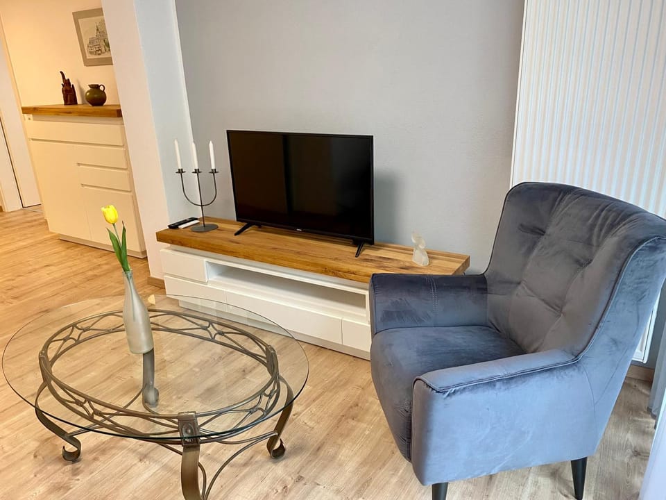 Communal lounge/ TV room, TV and multimedia, Living room, Seating area