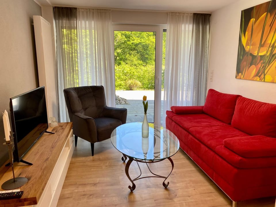 Communal lounge/ TV room, TV and multimedia, Living room, Seating area
