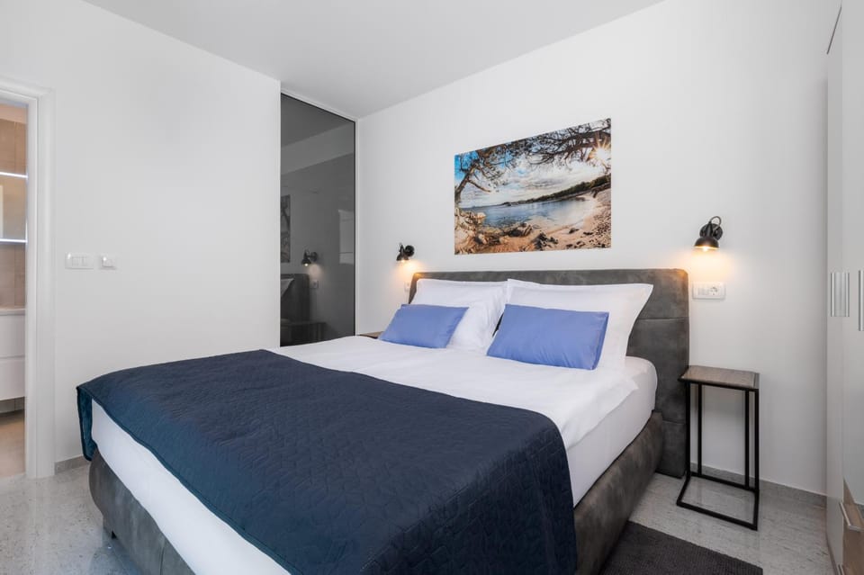 Bed, Bedroom, Pool view, towels, air conditioner