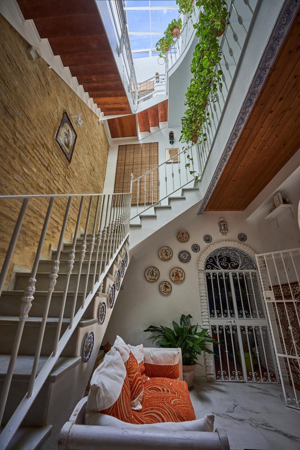 Property building, Patio, Balcony/Terrace, Inner courtyard view