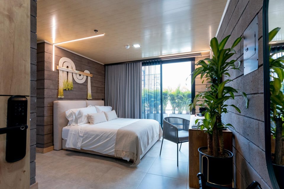 Bed, Photo of the whole room, Bedroom, air conditioner