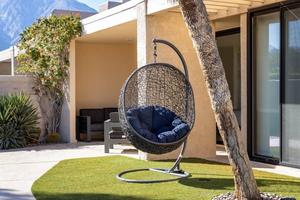 The Sunset House Pool & Spa House in Palm Springs