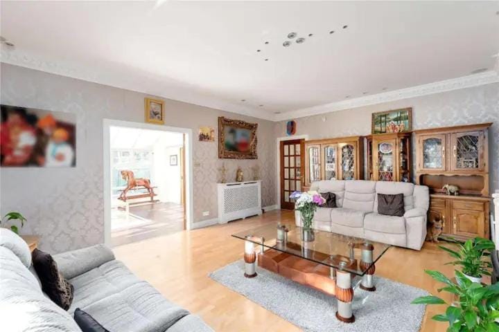 Superb 5 bedroom Villa 16 mins from City Centre House in Scotland