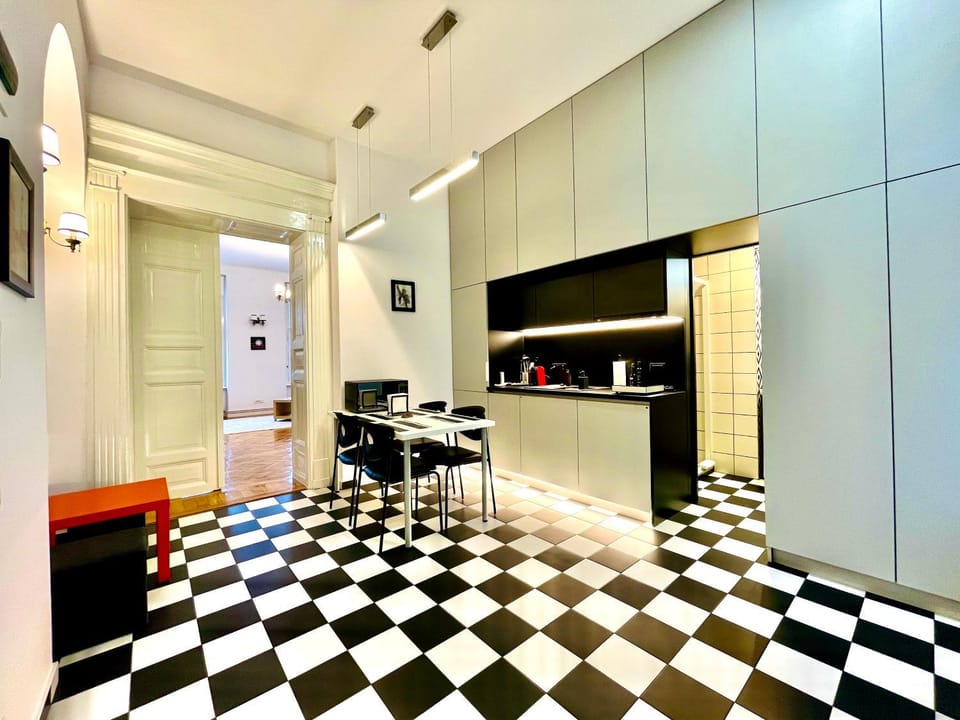 Dining area, kitchen