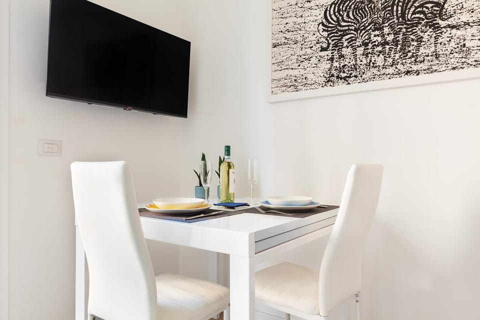 Communal lounge/ TV room, TV and multimedia, Dining area, Evening entertainment