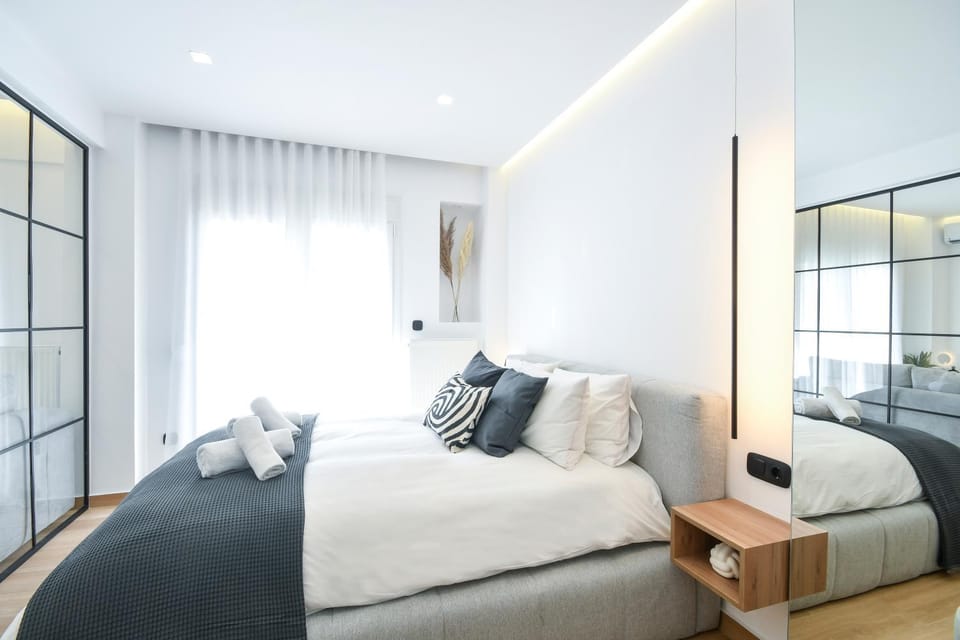 Bed, Photo of the whole room, Decorative detail, Bedroom