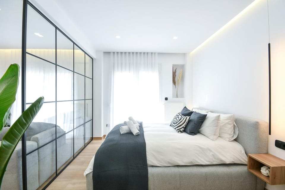 Bed, Photo of the whole room, Bedroom