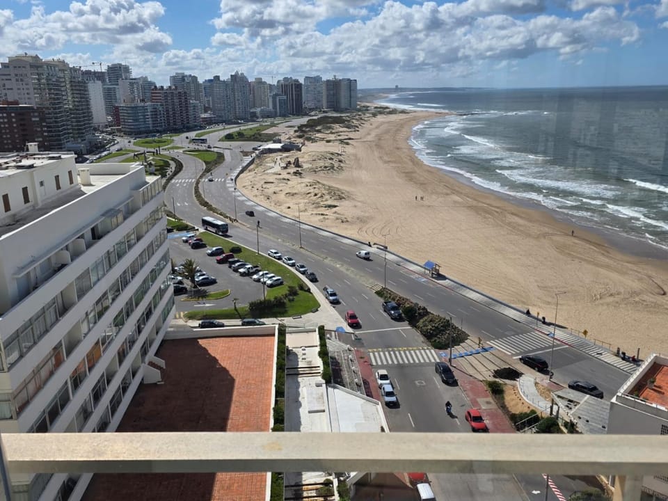 Punta del Este Santos Dumont apto 1011 Excepcional vista al mar Apartment in Punta del Este