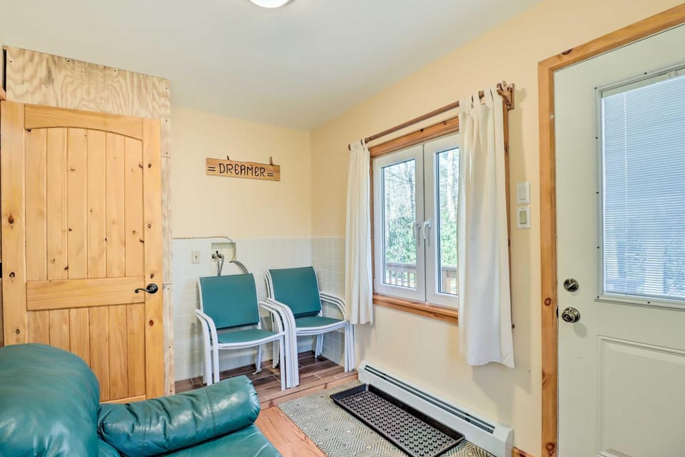 Cozy Tannersville Gem - Ski, Hike, Explore! House in Pocono Mountains