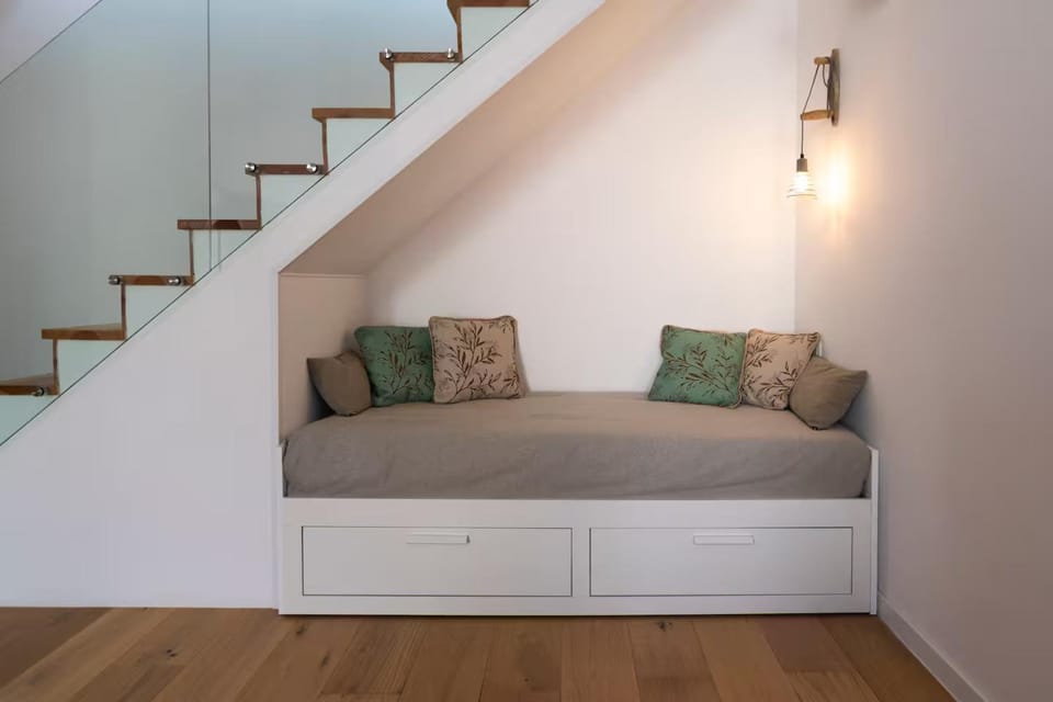 Bed, Living room